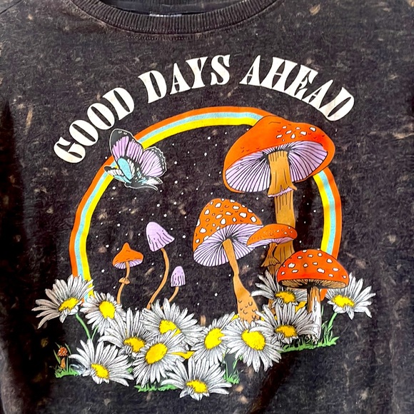 NO BOUNDARIES | Mushroom 🍄 Crop Top Good Days Ahead - Picture 2 of 4